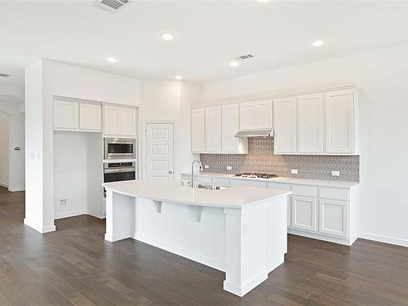 4th image of 717 Parkland Dr