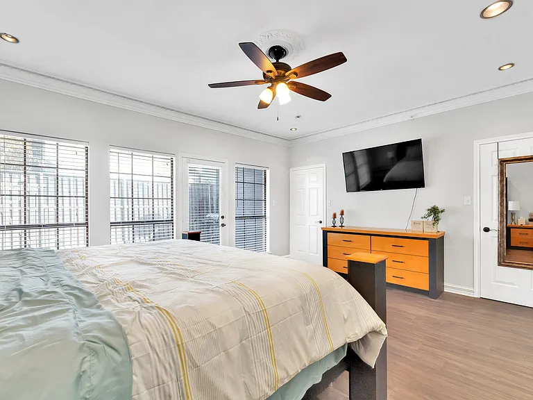 1420 Spenwick Ter — Photo 19