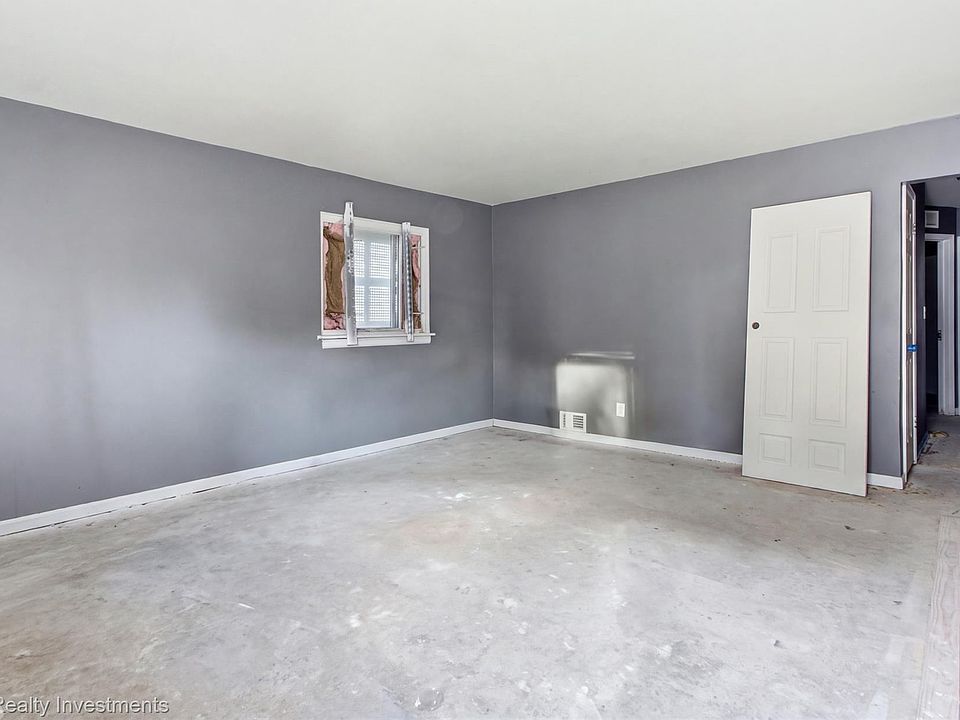 20400 Indiana St, photo 3