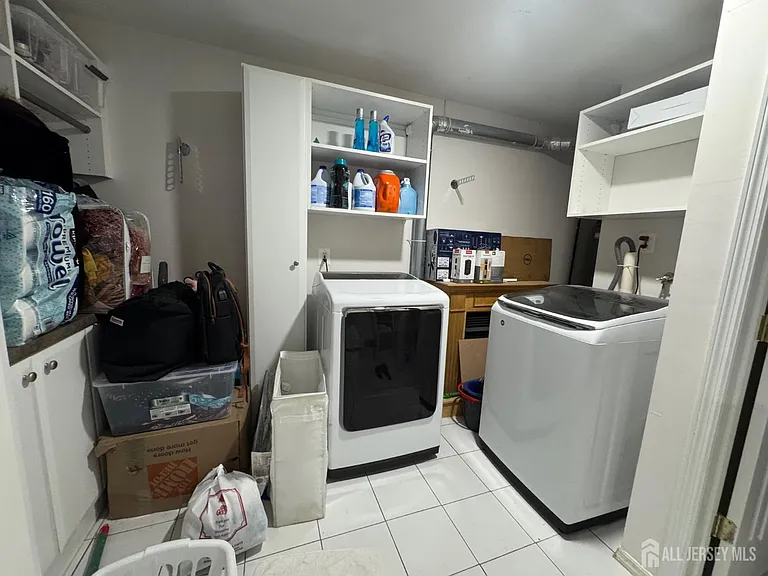 5 Hollywood St — Photo 16