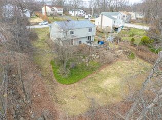 40 Hummingbird Trl, Highland Lakes, NJ 07422