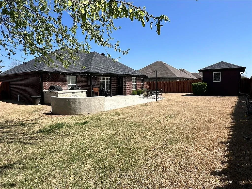 4305 Southwest Limestone Avenue - 1 — Photo 3