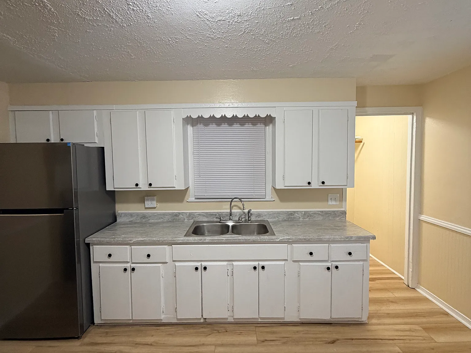 3 bed, $2,000 — Photo 3
