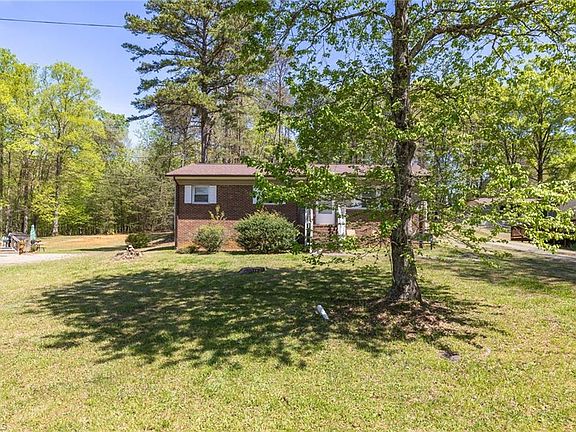 2nd image of 1014 Pine Ln