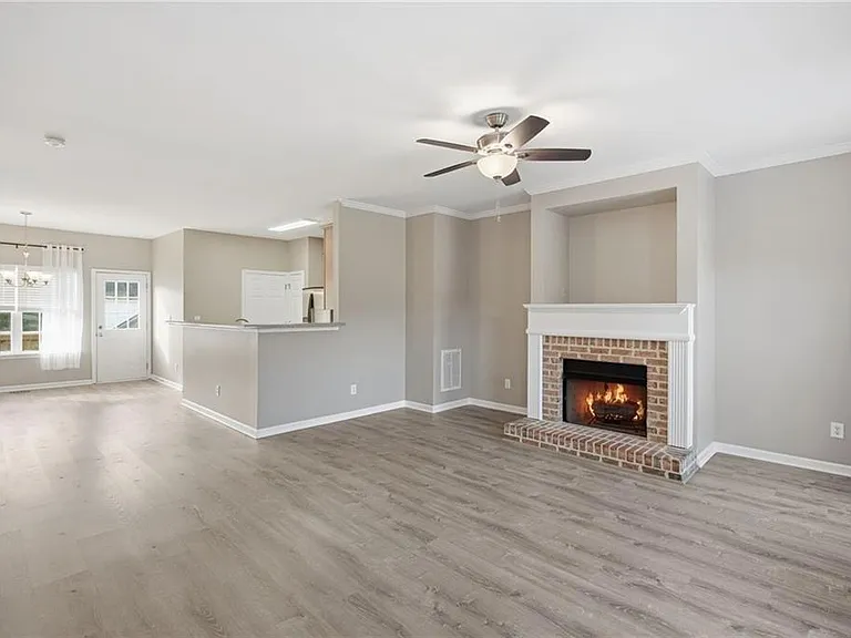 4830 Liberty Plz — Photo 5