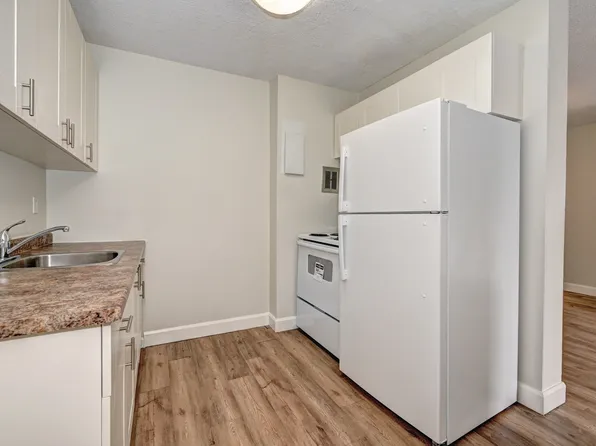 Skyway Estate Apartments