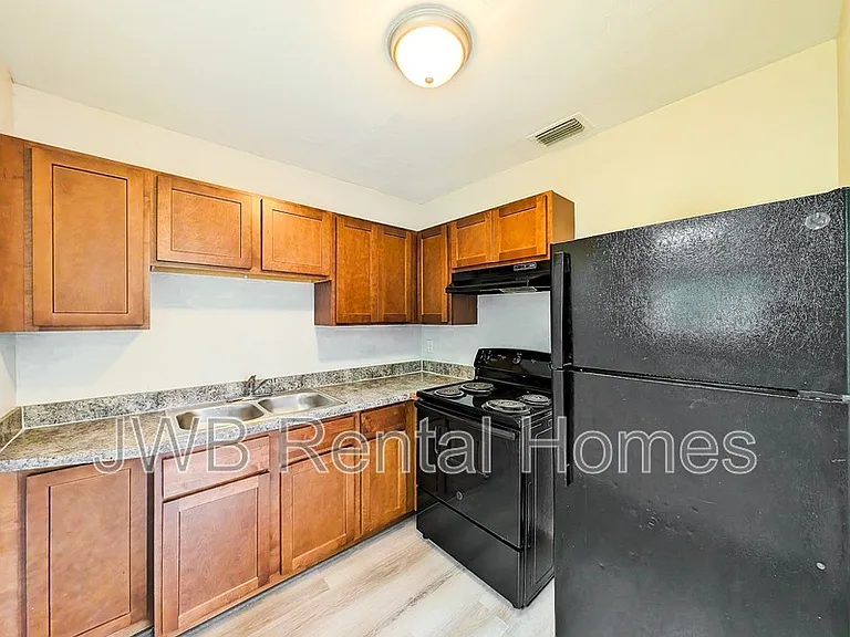 920 Saratoga Blvd — Photo 2