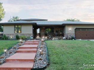 520 Crestwood Rd, Salina, KS 67401