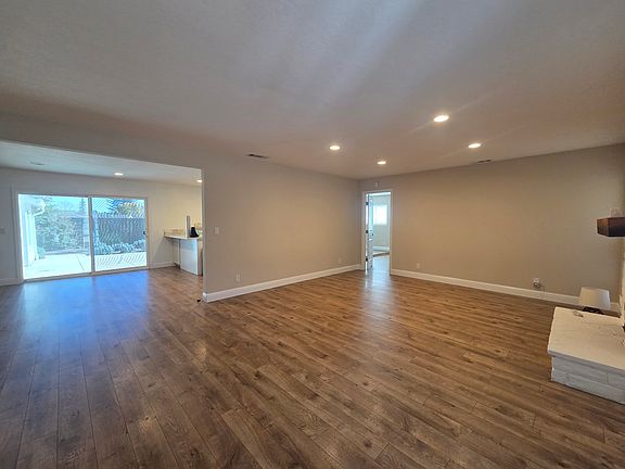 3rd image of 9680 Davona Dr