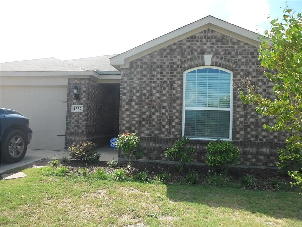 1337 Thorne St photo 1