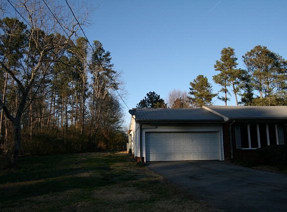 3rd image of 144 Anthony Dr NE