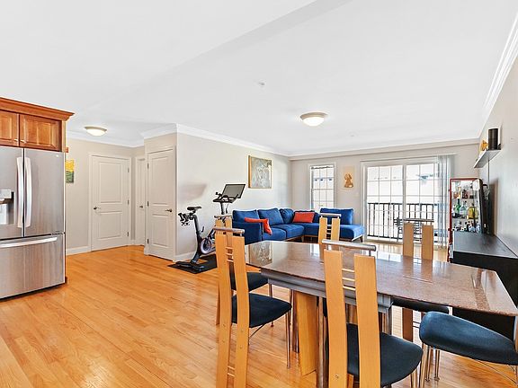 2nd image of 32 Common St #2-3
