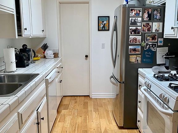 5th image of 824 18th St APT 3