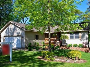 11660 Highridge Dr, Pinckney, MI