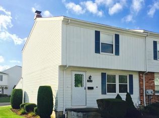 7414 Essex Dr UNIT J, Mentor, OH 44060