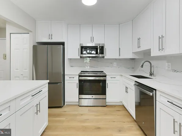 8370 Greensboro Dr APT 416, Mc Lean, VA 22102