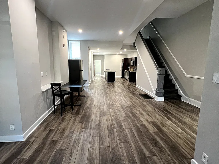 211 S 42nd St #H — Photo 68