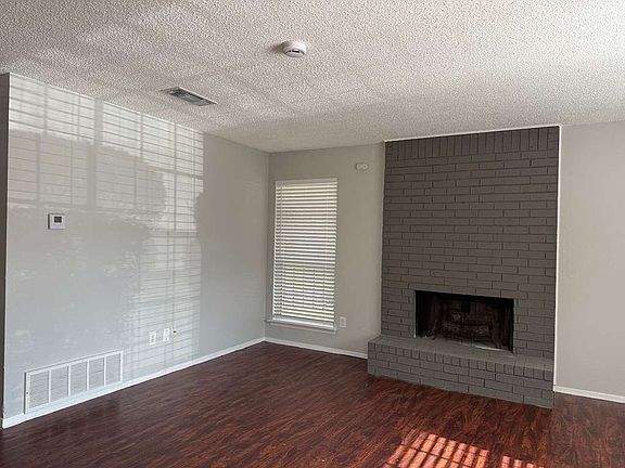 3rd image of 2009 Oakwood Ct APT B