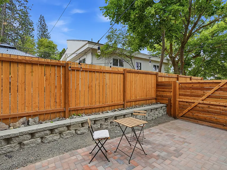 1303 S Ash St — Photo 32
