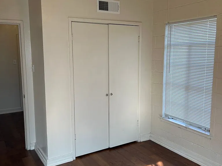 2300 W Hickory St — Photo 28