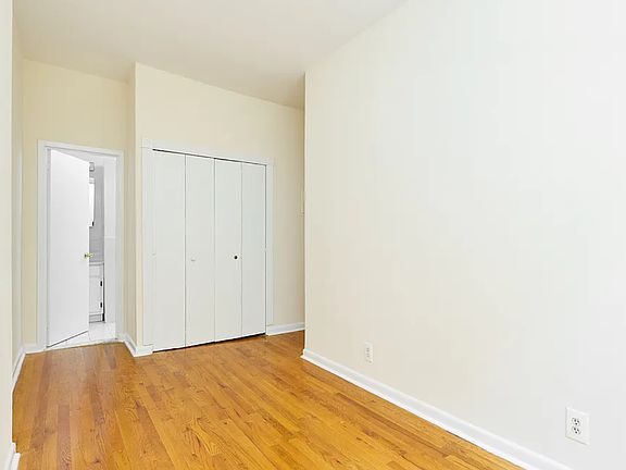 5th image of 217 E 22nd St APT 9