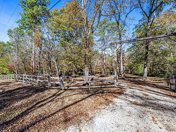 4th image of 179 Main St