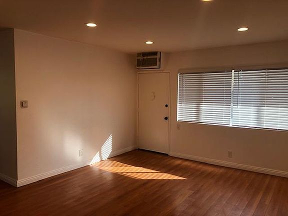 4th image of 5-833 Hayworth Ave #5
