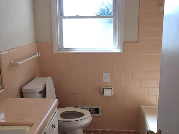 5th image of 126 Valleybrook Ave