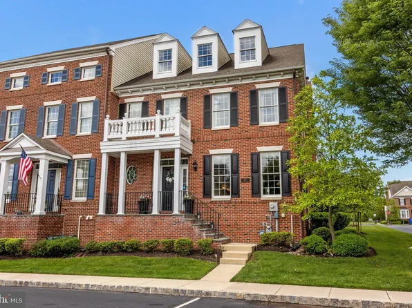 107 Hicks Aly, Newtown, PA 18940