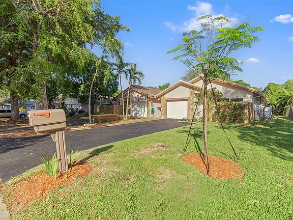 3rd image of 1740 NW 93rd Terrace