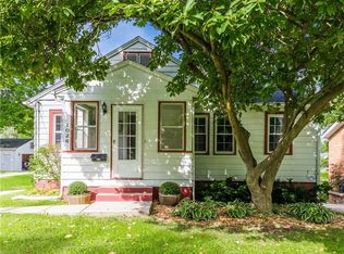 1026 65th St, Windsor Heights, IA 50324