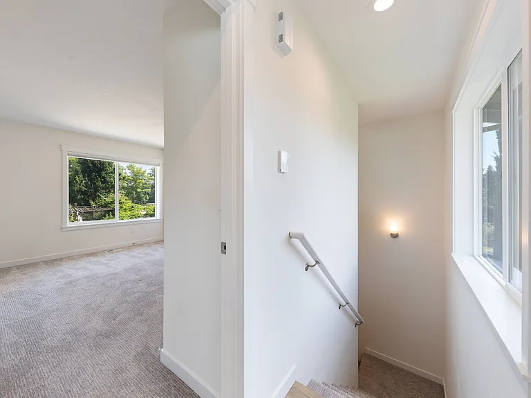 210 NE Ford St — Photo 26