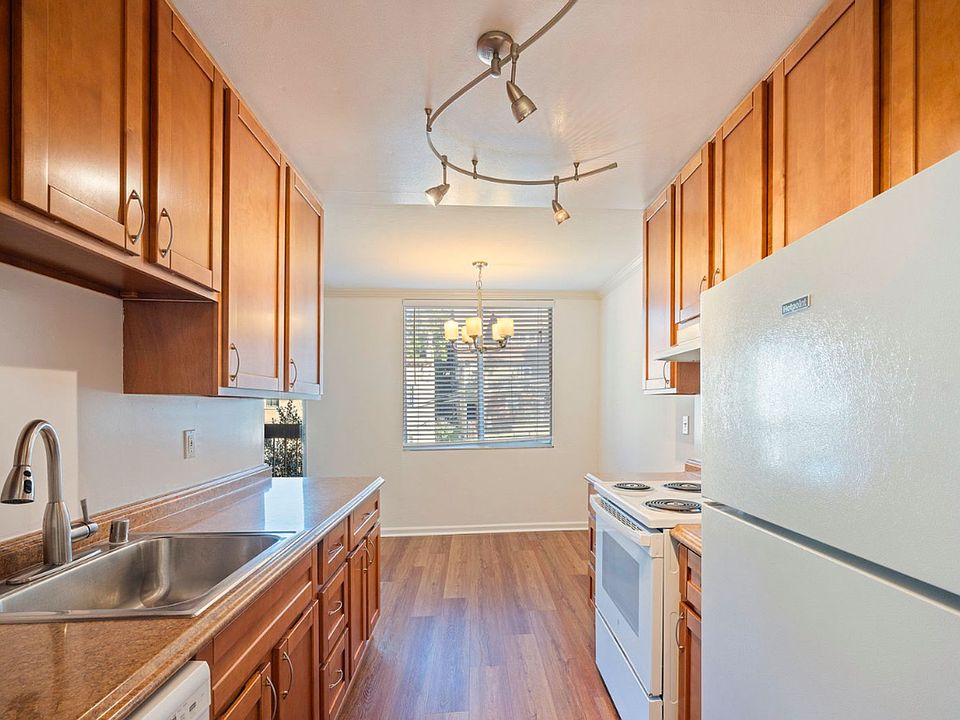 1st image of 475 Weldon Ave #102