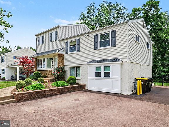 4th image of 900 Woodlawn Dr