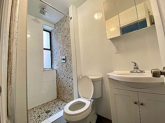 5th image of 105 W 137th St #5