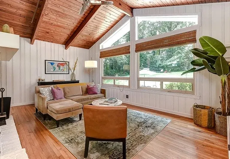 272 Kennestone Dr — Photo 3