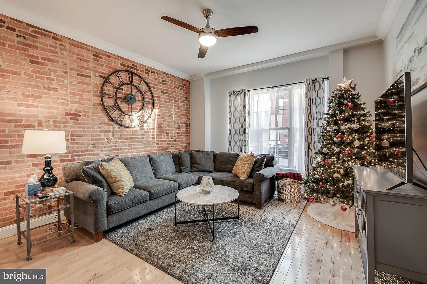 3 bed, 3.5 bath, 2250 sqft, $3,900 — Photo 3