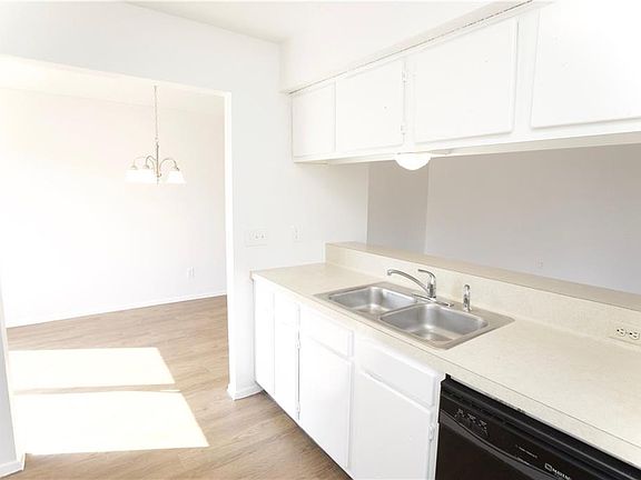 5th image of 1801 Prairie Knoll Ct #A
