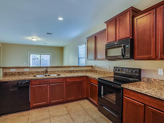 3rd image of 41205 W Lucera Ln