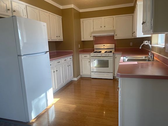 5th image of 387 Lupine St