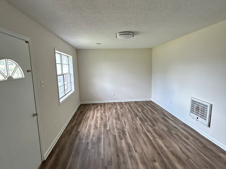 815 Peeler Rd — Photo 5