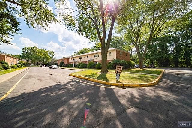 1st image of 2A Lakeview Ave #2A
