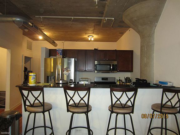 3rd image of 1033 W 14th Pl Unit 211
