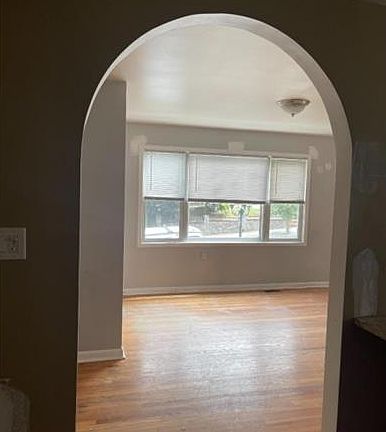 3rd image of 41 Bayliss St #2