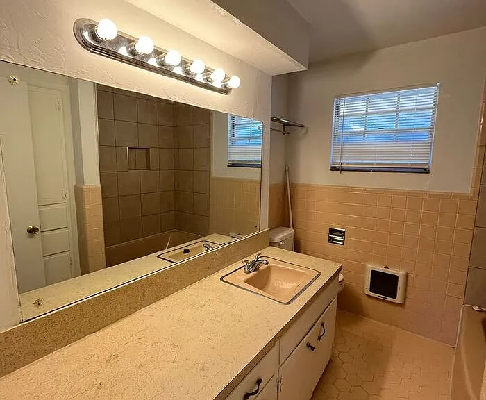 3617 1/2 N Drexel Blvd — Photo 12