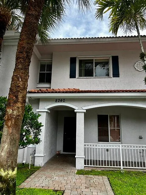 2 bed, 2.5 bath, 1056 sqft, $2,450 — Photo 2