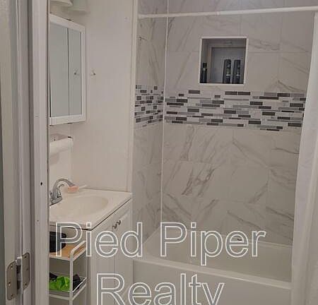 5th image of 5621 S Elizabeth St #2