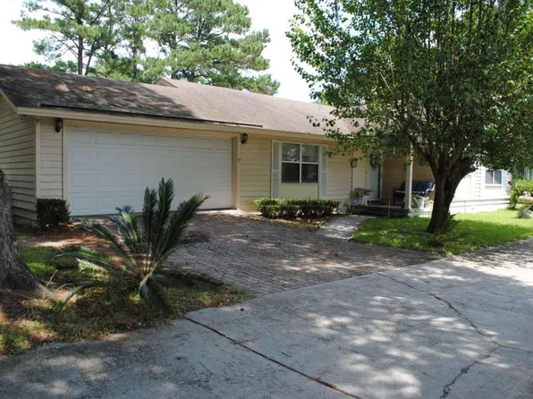 8 N Lavida Ct, Savannah, GA 31419