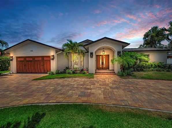 132 Giralda Blvd NE, Saint Petersburg, FL 33704