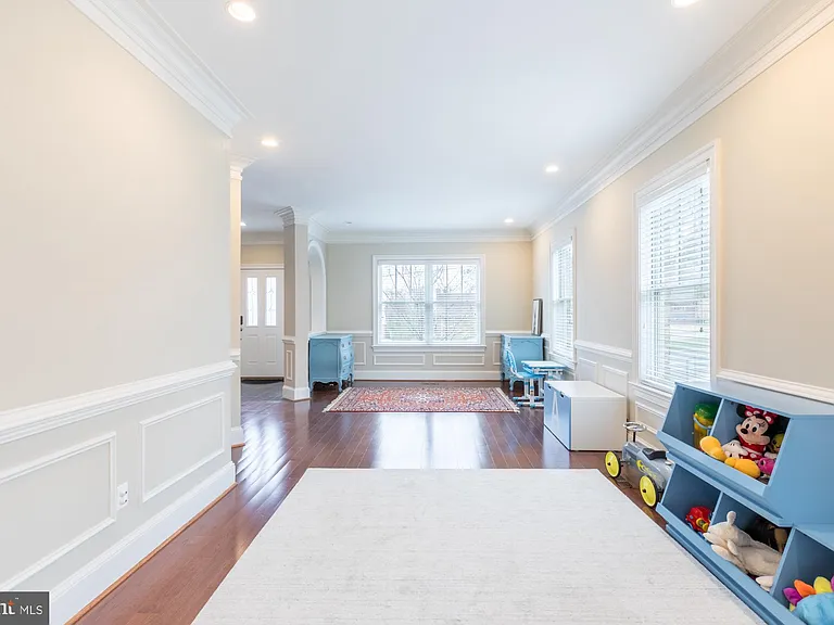 2138 Patrick Henry Dr — Photo 22